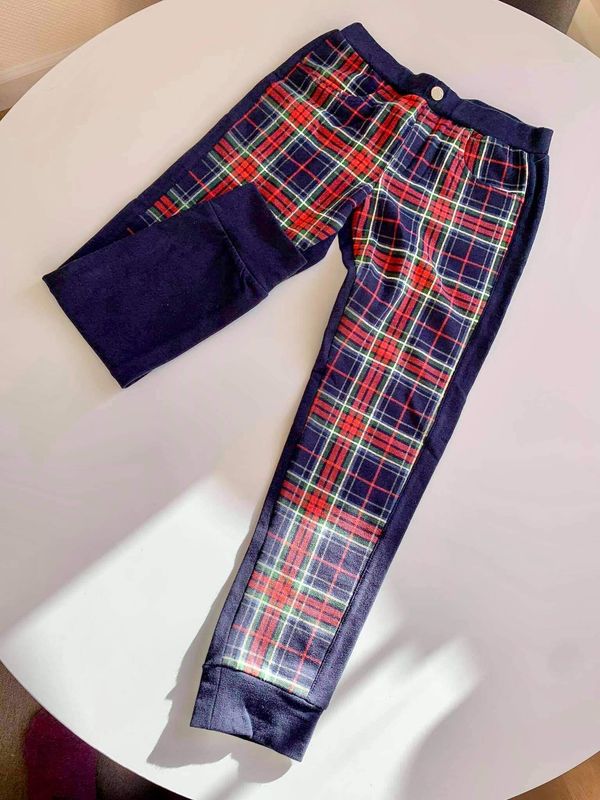 Bukse med rutete tartan-mønster